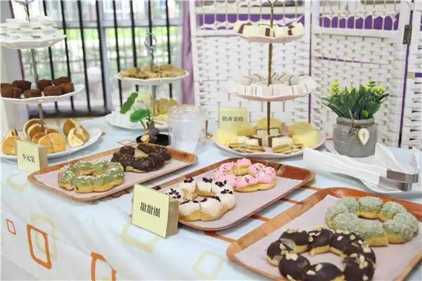 學(xué)園召開膳食委員會(huì)及美食品鑒會(huì)活動(dòng)